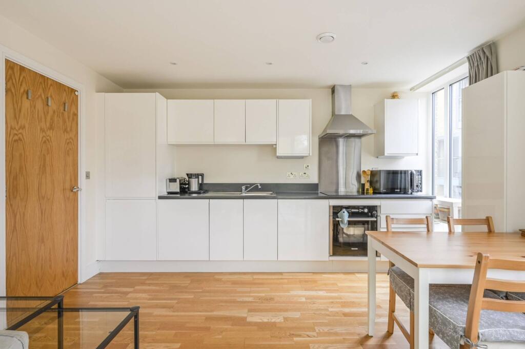 Apartment in London - View 3