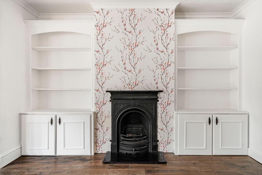 House in Kingston upon Thames - More