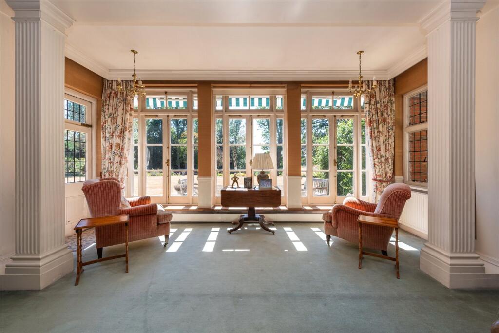 House in Mole Valley, Fetcham - View 5