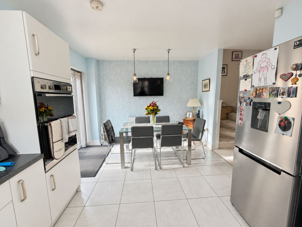 Brompton Drive, Apperley Bridge, Bradford, BD10 photo 4