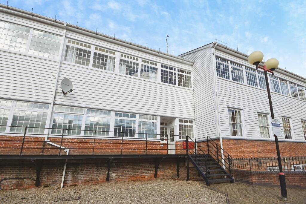 Main image of property: Silks Way, Braintree