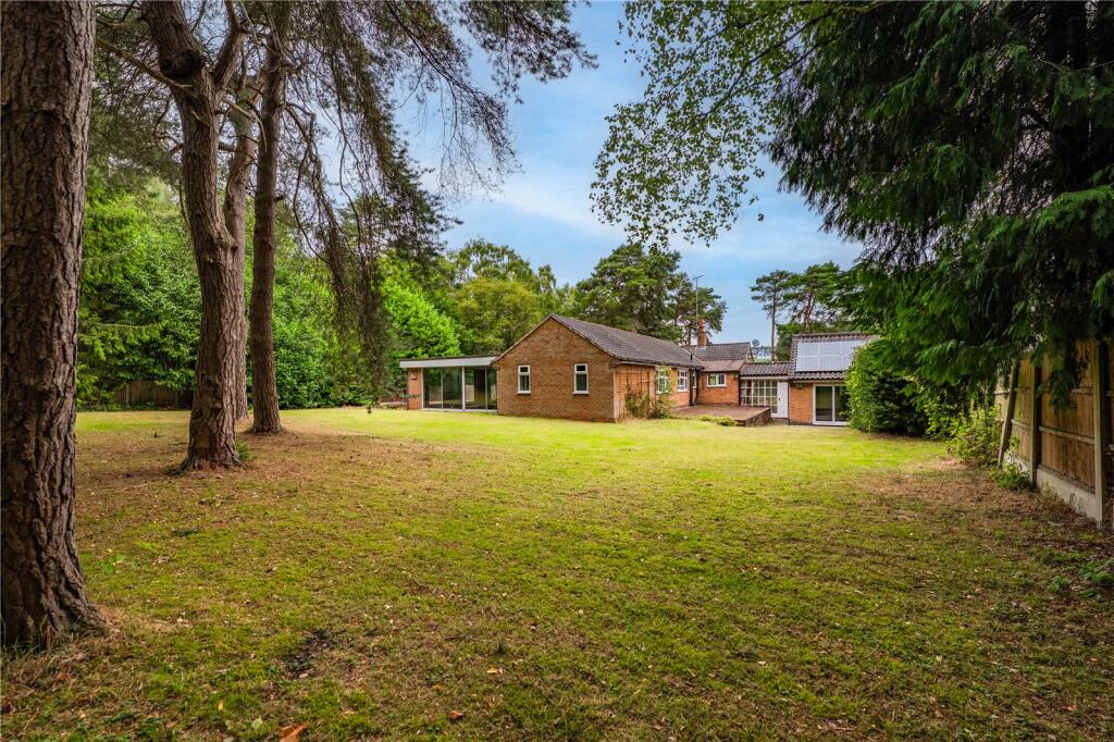 Main image of property: Longdale Lane, Ravenshead, Nottingham, Nottinghamshire, NG15