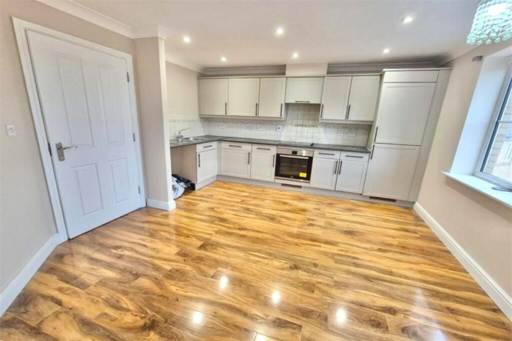 Apartment in Purfleet-on-Thames, Essex - View 4