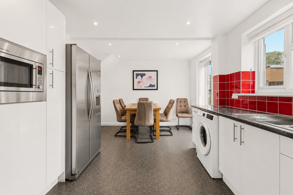 House in London, Elm Park - View 5