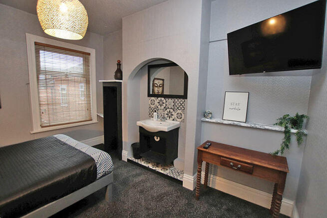 bed 3 photo 2