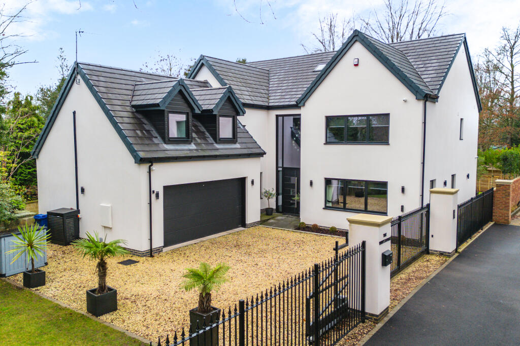 Main image of property: The Whitehouse, Whin Hill Road, Bessacar, Doncaster DN4