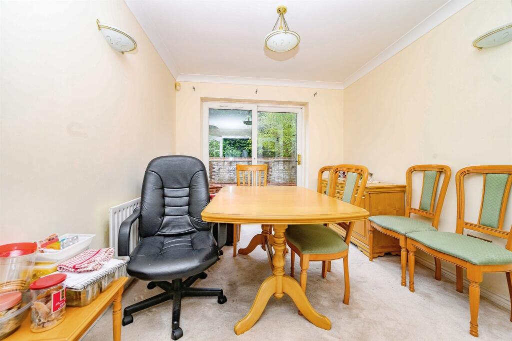 House in Luton - View 4
