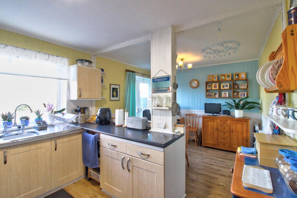 7 Townsend Crescent photo 2