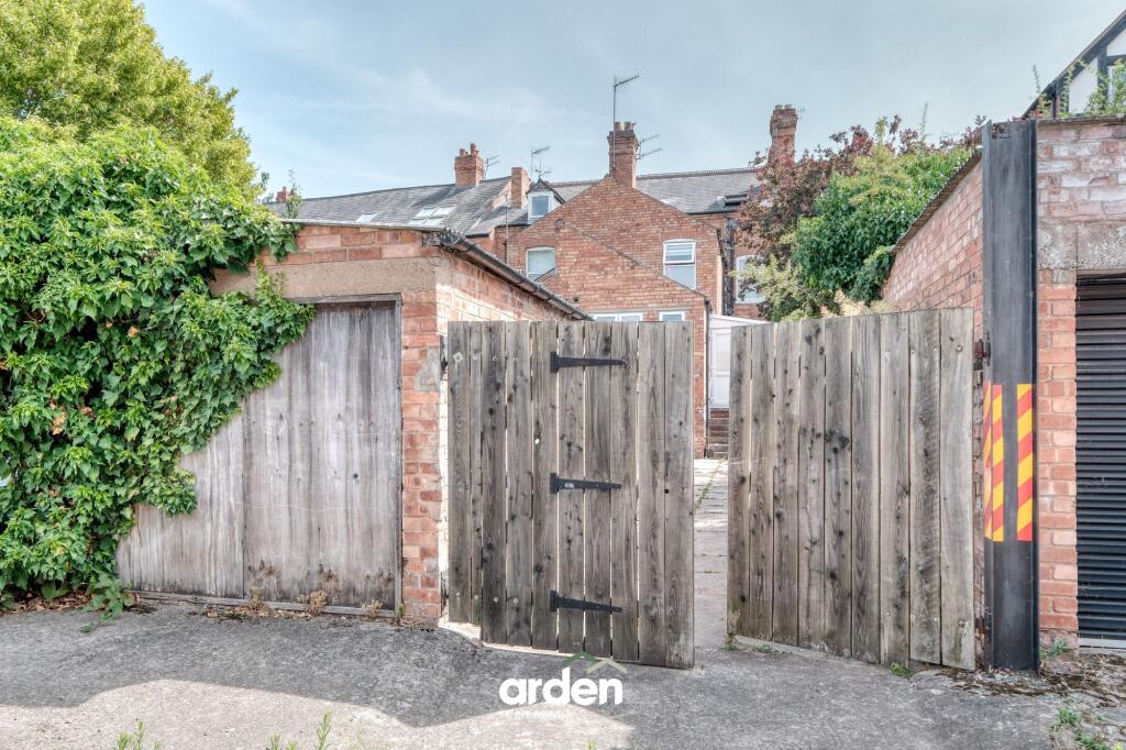 House in Worcester - View 2