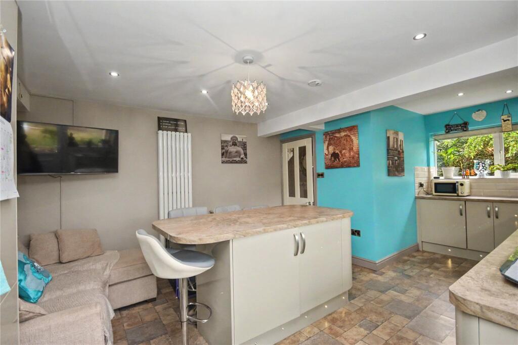 House in Wakefield, Snow Hill, Alverthorpe - View 4