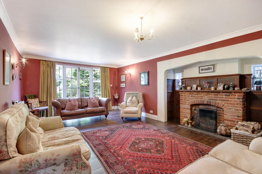 House in Sevenoaks, Riverhead - More