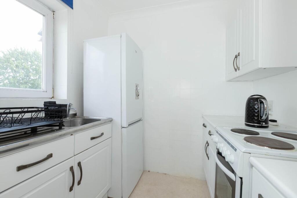 Apartment in Hove, Brunswick - View 4