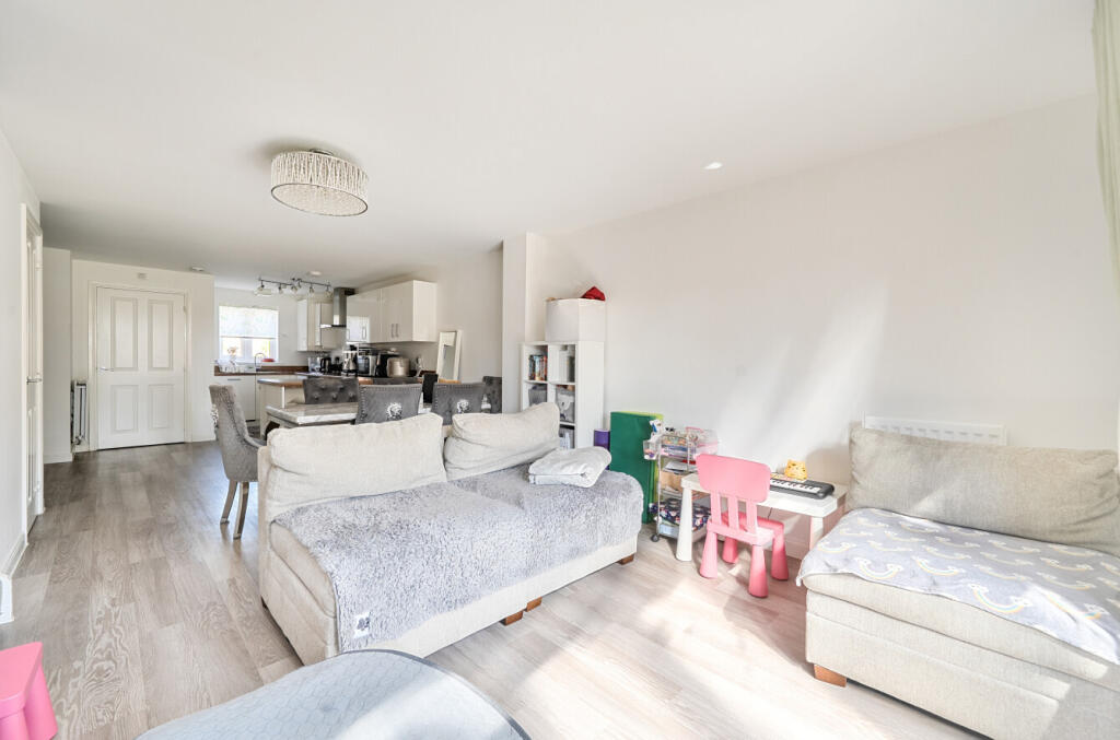 House in Shinfield, Ryeish Green - View 3