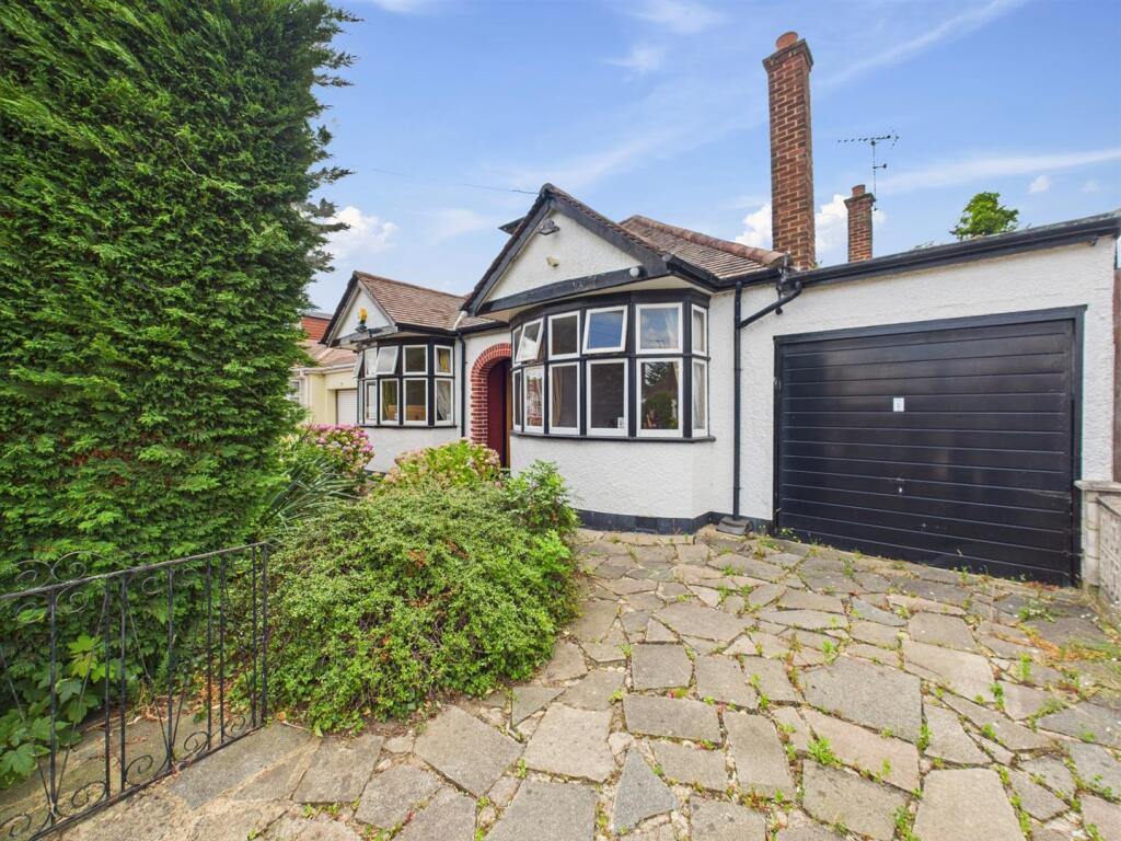 4-bed detached on Eversley Crescent, Ruislip, £750,000