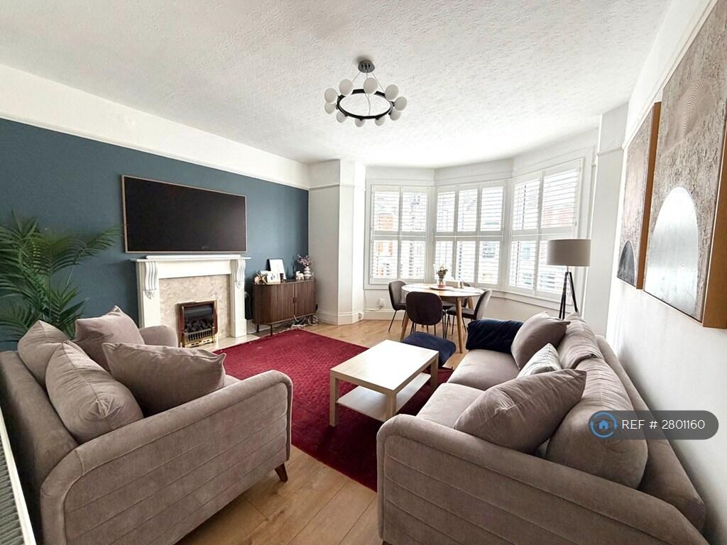 Main image of property: Park Avenue, London, N13