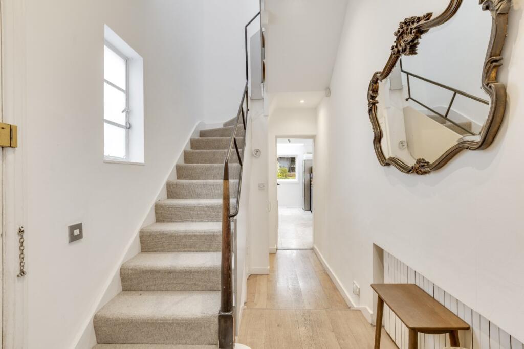 3 bedroom end of terrace house for rent
