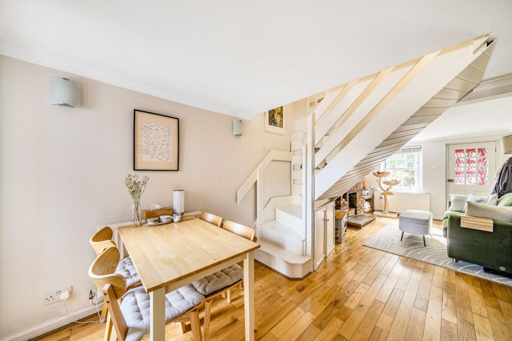 Middle Road, Leatherhead, KT22 photo 3