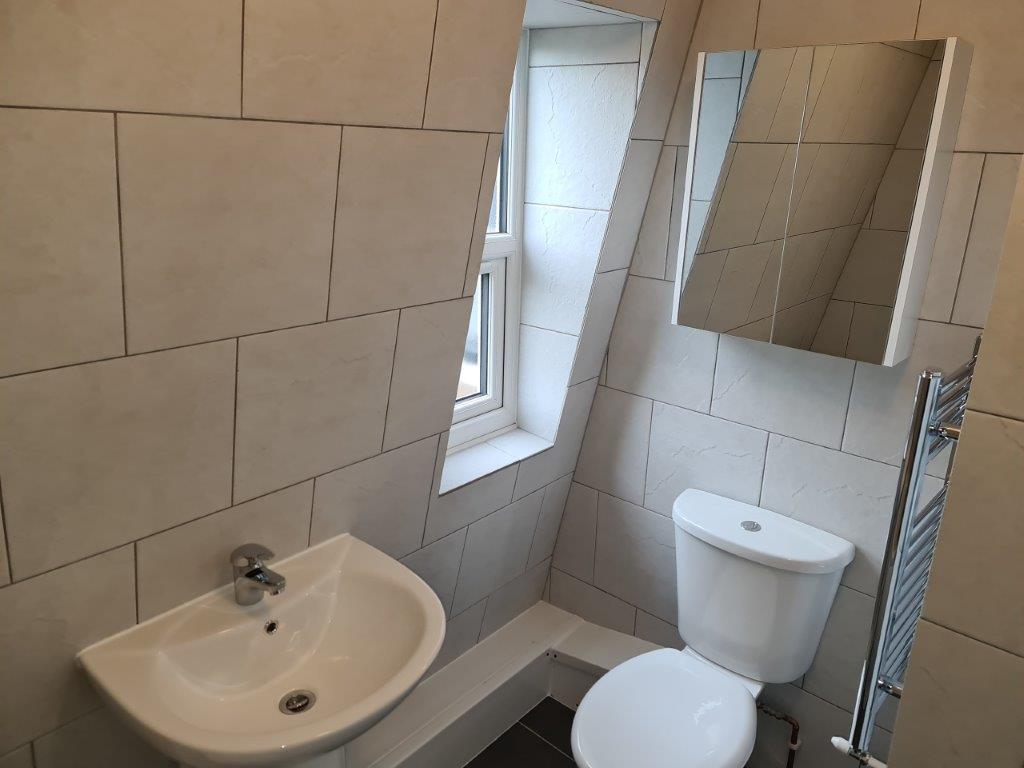 Apartment in Croydon - View 3