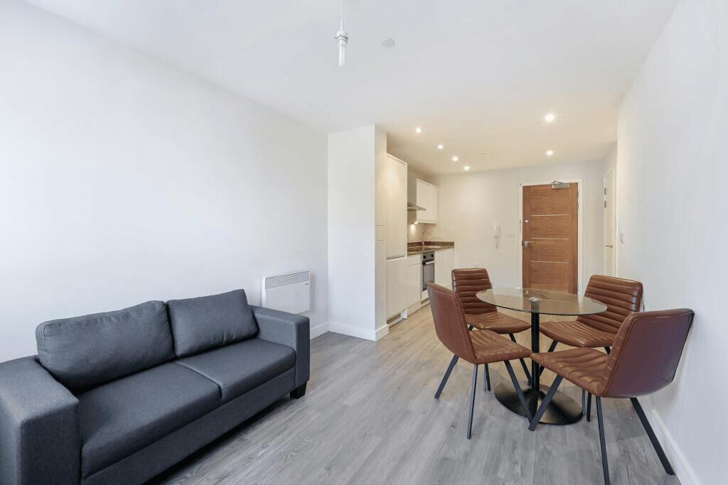 Apartment in London, Gants Hill - More