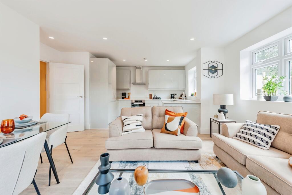 Apartment in Redhill - View 3