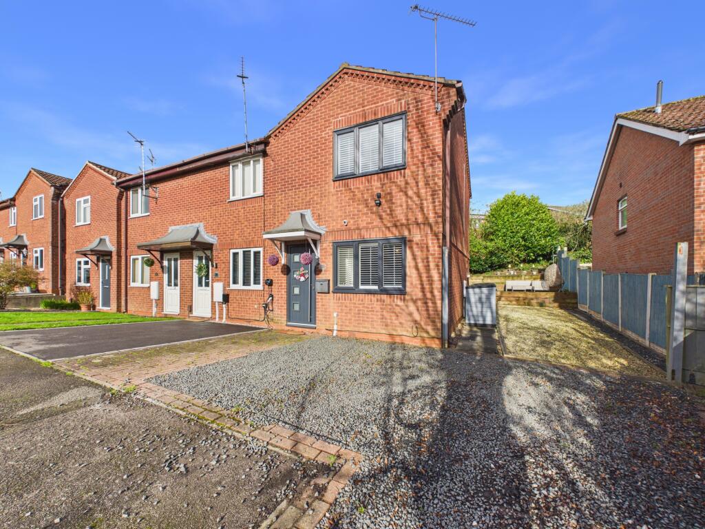 2-bed terraced on Samantha Court, Oakwood, £180,000