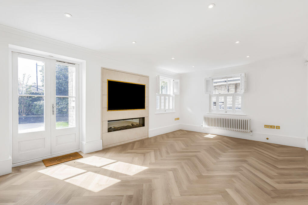 House in Broxbourne, Hertfordshire - View 4