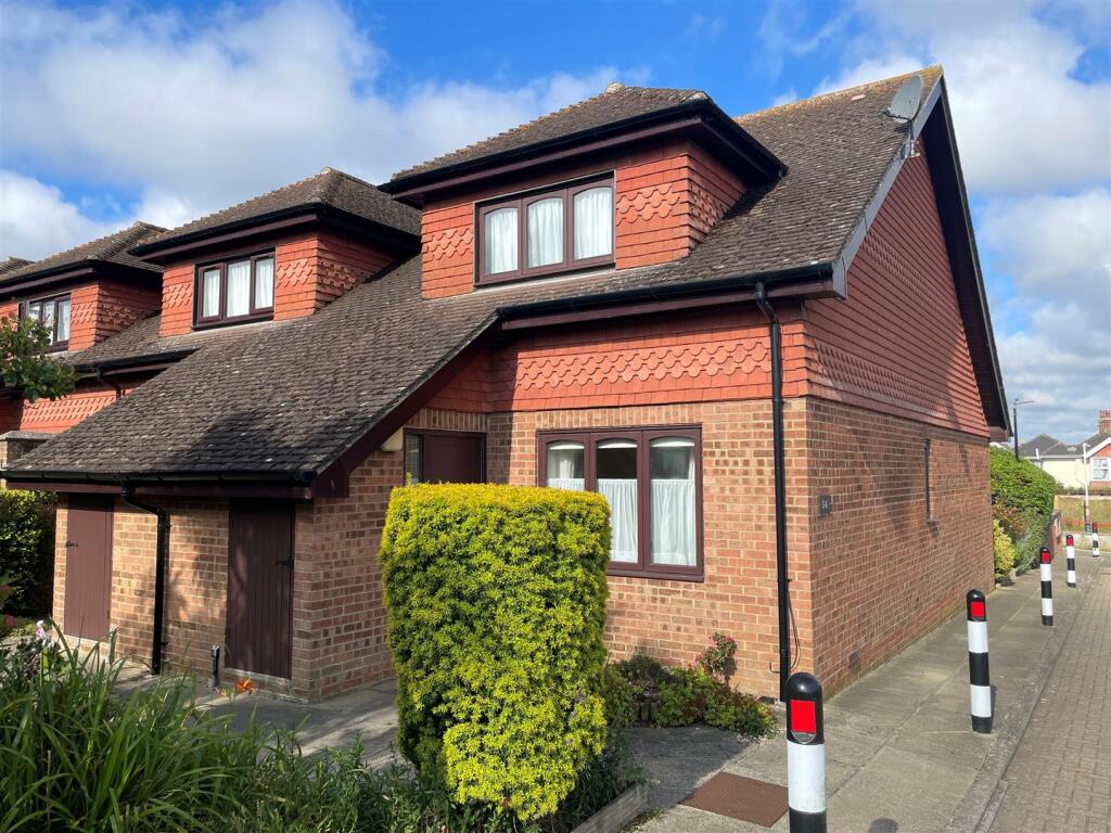 Main image of property: Brinkcliffe Gardens, Lake