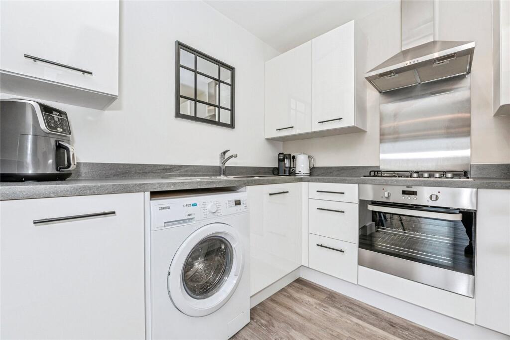 Windstar Drive, South Ockendon, Essex, RM15 photo 4
