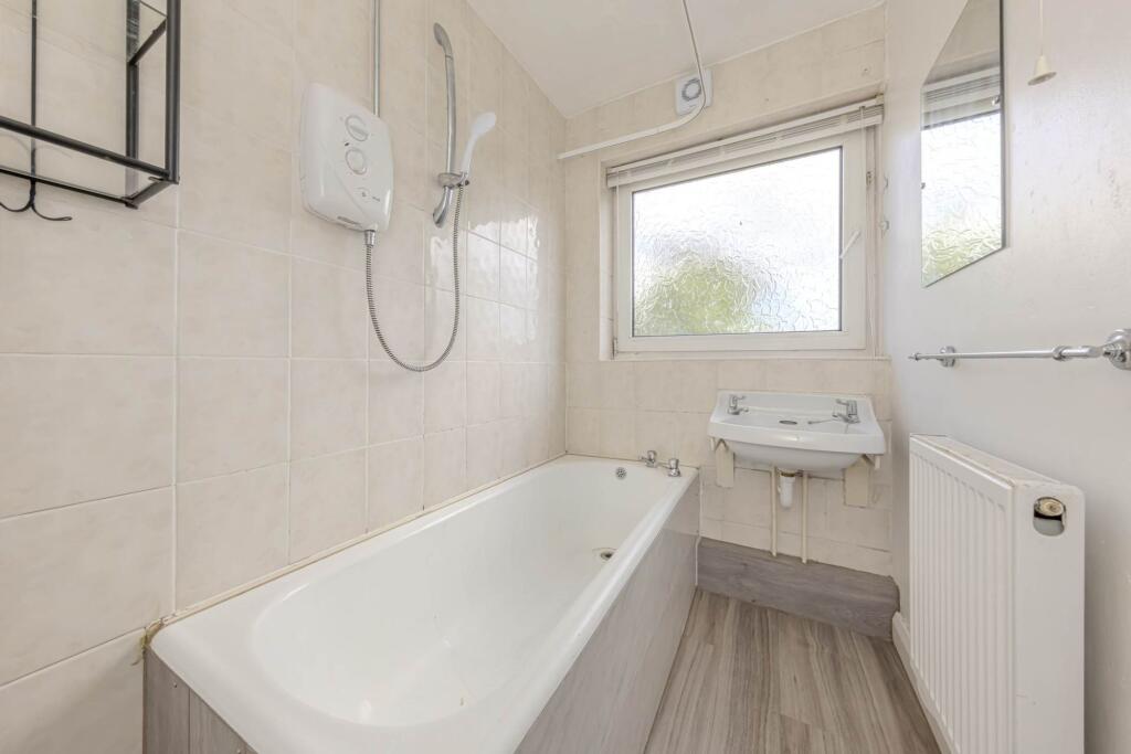 House in Newcastle-under-Lyme, Staffordshire - More