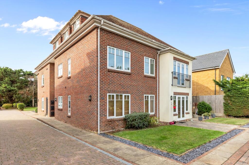 Main image of property: Worthing Road, East Preston, BN16