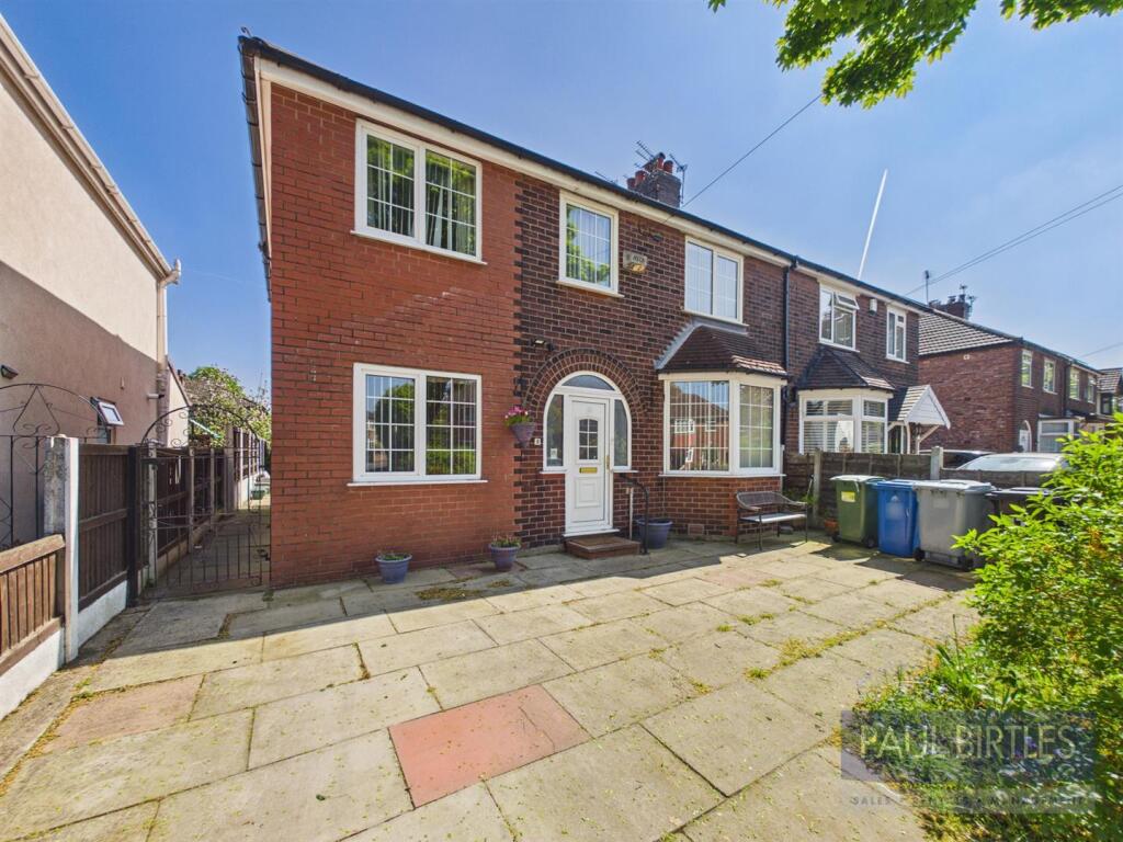 Main image of property: Sevenoaks Avenue, Davyhulme, Trafford, M41 0SQ