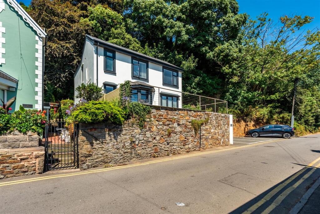 Main image of property: Heathfield, Swansea
