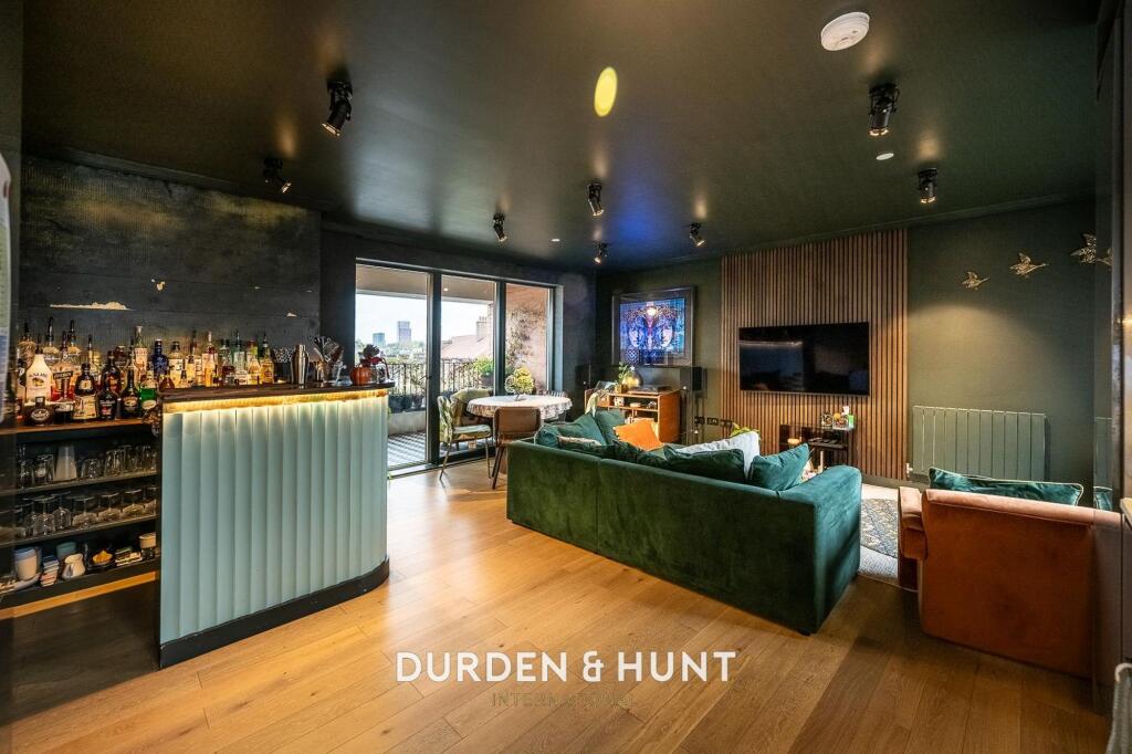 Main image of property: Wood Street, Walthamstow, E17