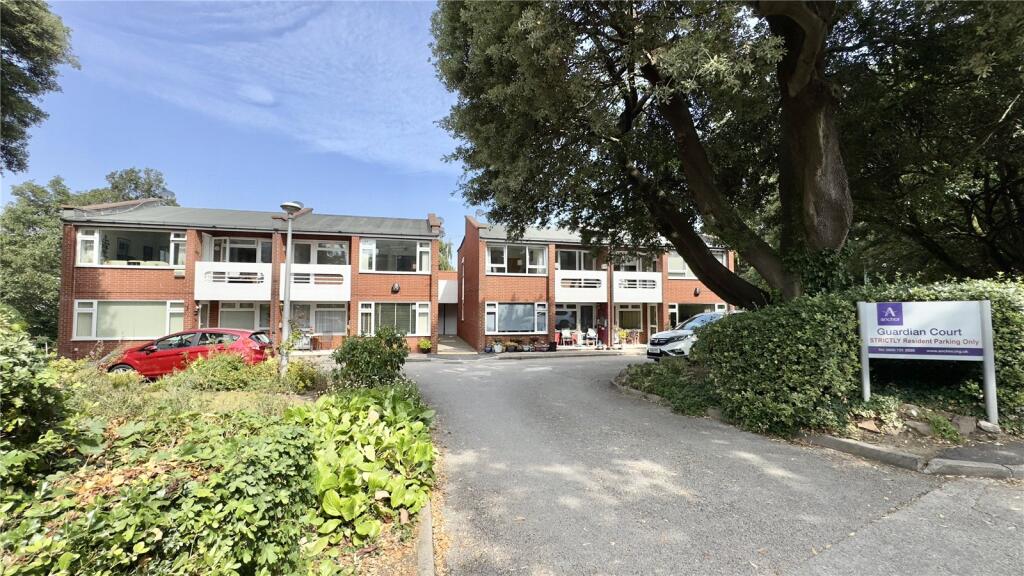 1-bed flat on Guardian Court, Caldy Road, West Kirby, Wirral, Merseyside, CH48, £110,000