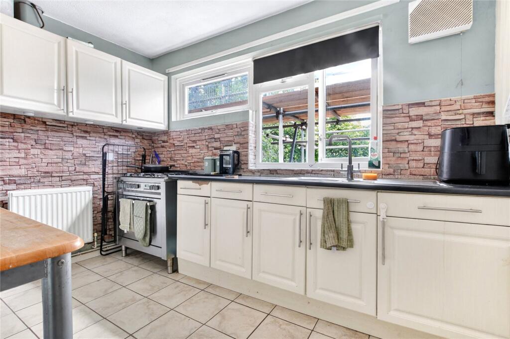 Cunworth Court, Bracknell, Berkshire, RG12 - View 2