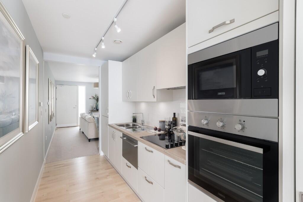 Sutton Park Road, Seaford, East Sussex, BN25 photo 2