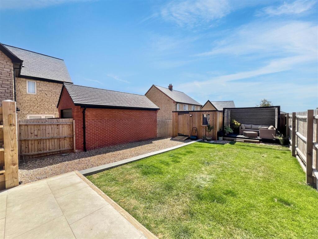 Hollowell Street, Wollaston, Wellingborough - View 4