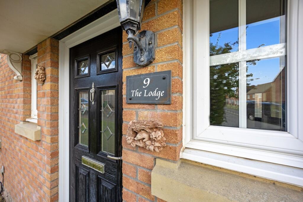 Crystal Wood Drive, Miskin, CF72 photo 4