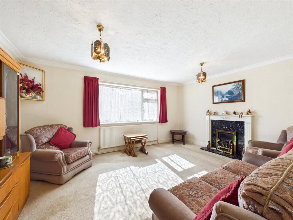 Stour View Avenue, Mistley, Manningtree, Essex, CO11 photo 4