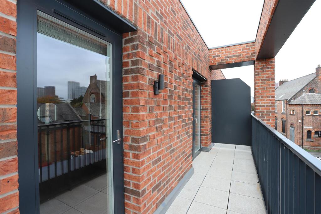 House in Manchester, Brunswick, Chorlton-on-Medlock - View 4