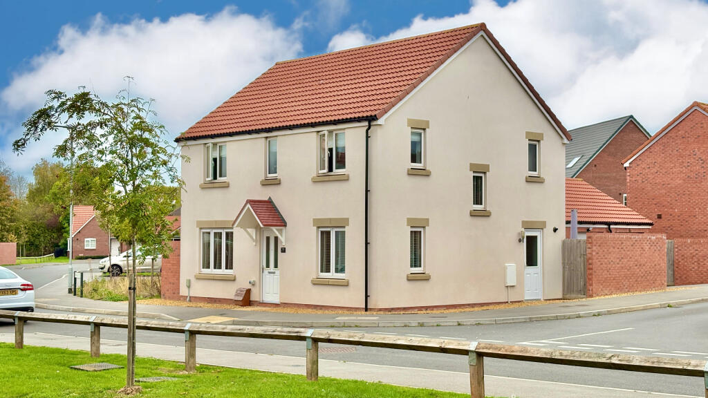 4-bed detached on Warren Street, Monkton Heathfield, Taunton, TA2, £365,000