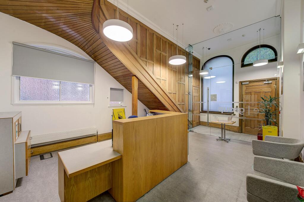 8 storeys gate 375025 rec.jpg