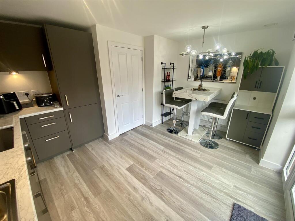 House in Hinckley and Bosworth, Burbage - More