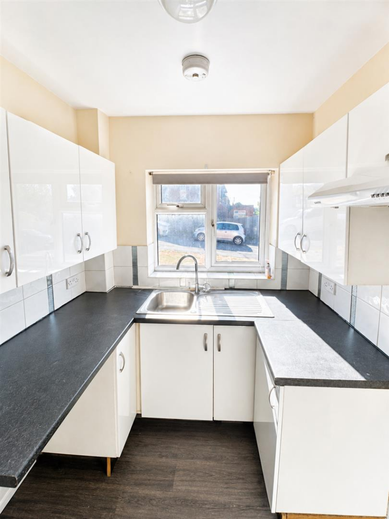Apartment in Hemel Hempstead - View 2