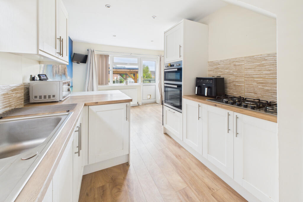 House in Gloucester - View 4
