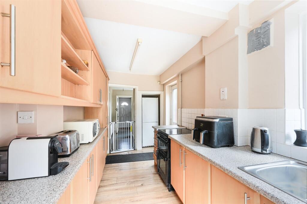 House in Sutton - More