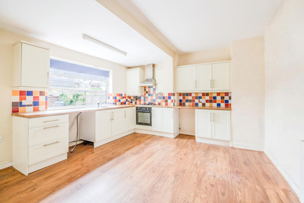 House in Bradford, Priestthorpe, Bingley - View 3