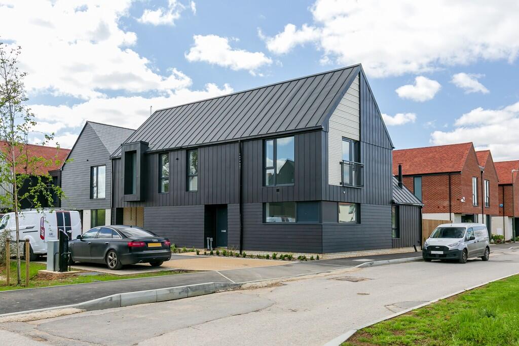 Main image of property: Broadleaves Close, Cranleigh