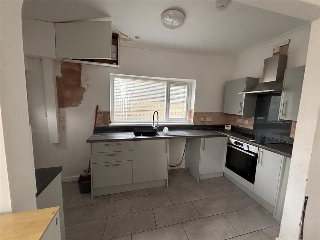 House in Wakefield, Little Hemsworth, Hemsworth - More