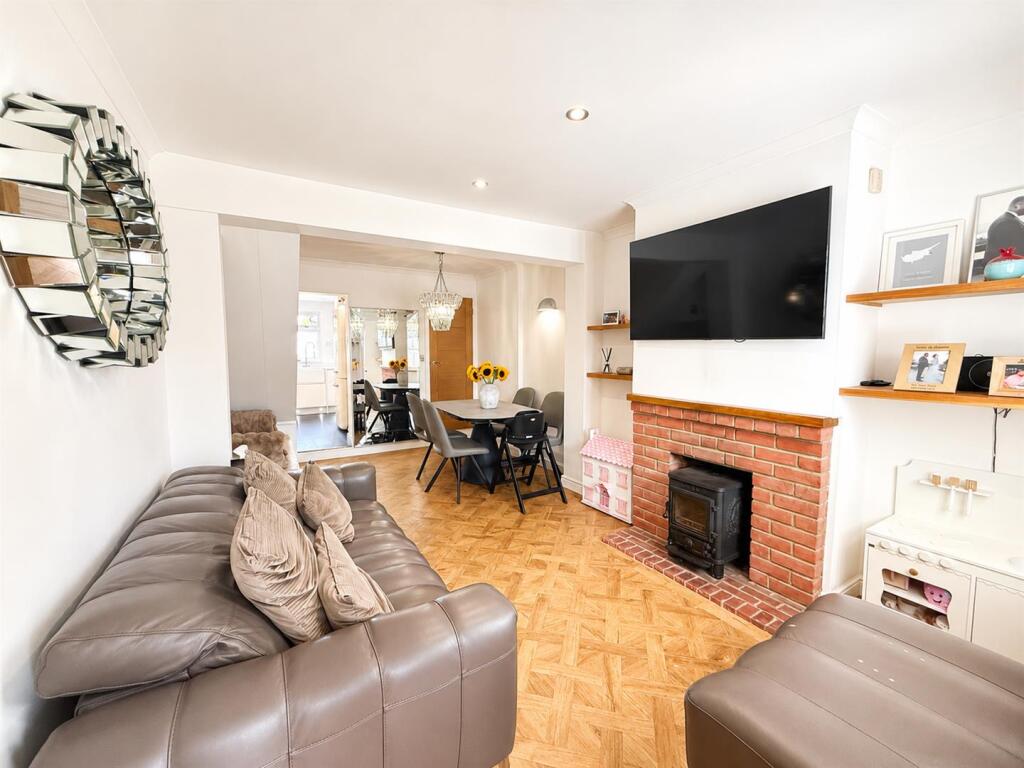 House in Brentwood, Navestock Side, Coxtie Green - View 4
